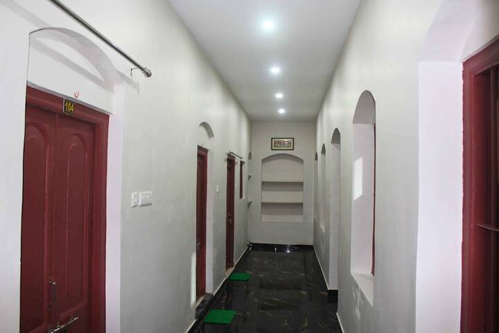 Room 9 of 12