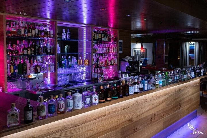 Lounge 80 of 104