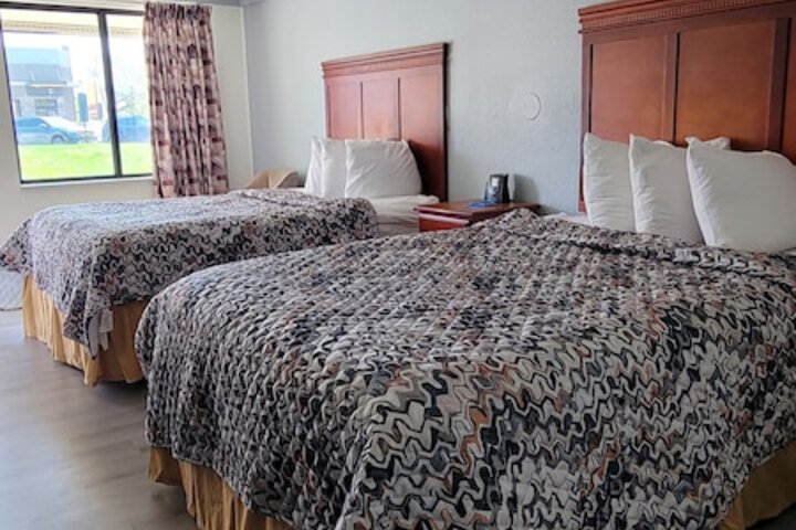 2 Double Beds (9 of 9)