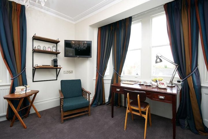 Room 5 of 111