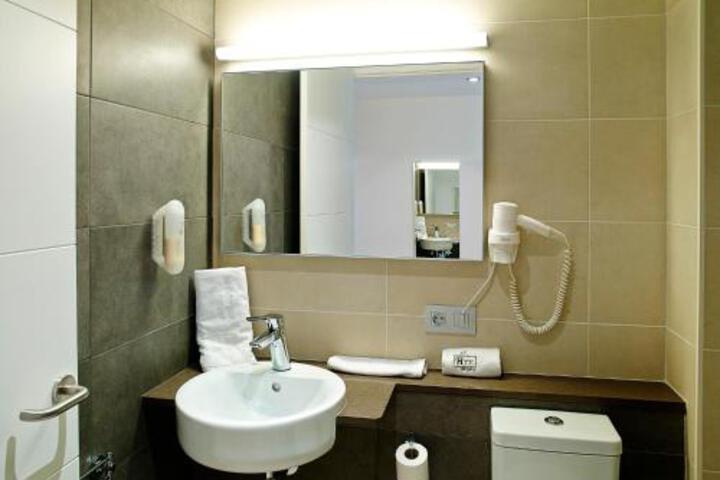 Room 4 of 51
