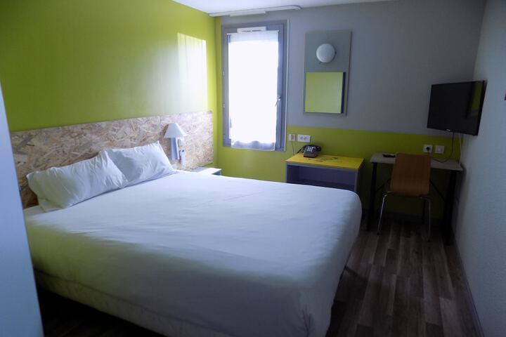 Room 25 of 73