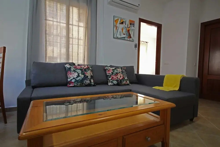Room 4 of 12