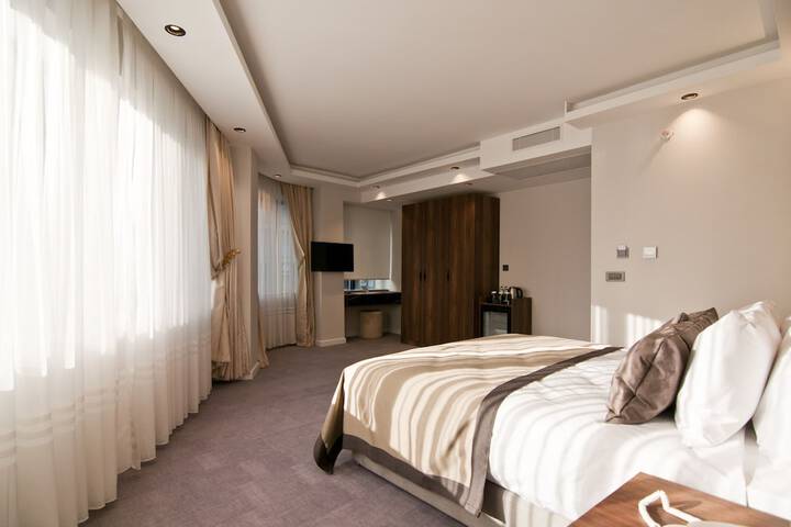 Room 17 of 76