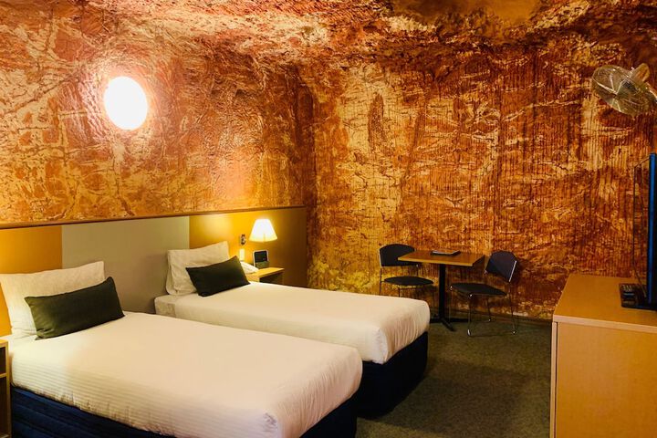 Room 26 of 146