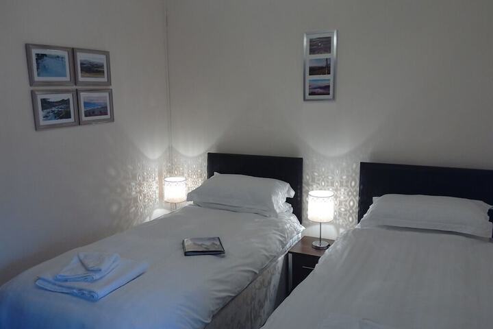 Room 2 of 27