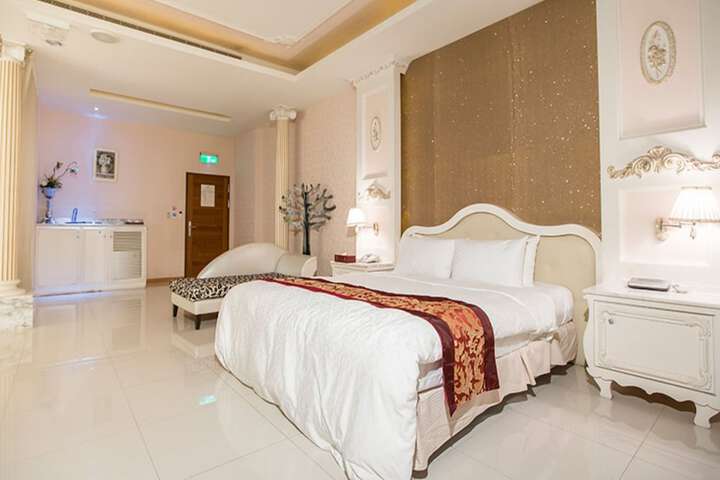 Room 4 of 67