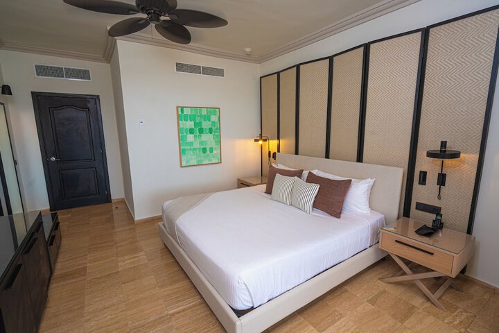 Room 35 of 272