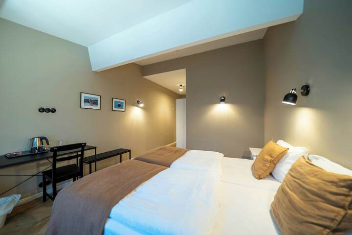 Room 6 of 53