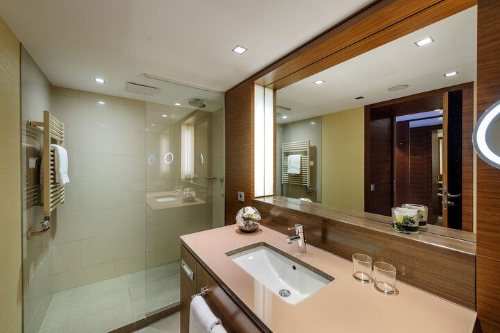 Room 25 of 65