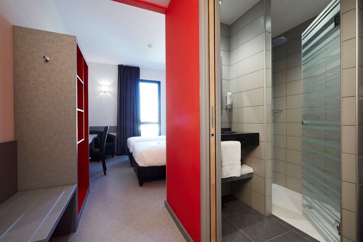 Room 9 of 38