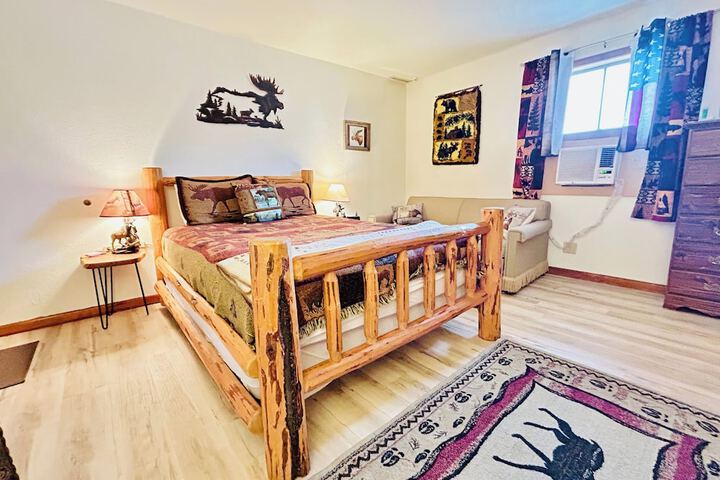 Room 4 of 33