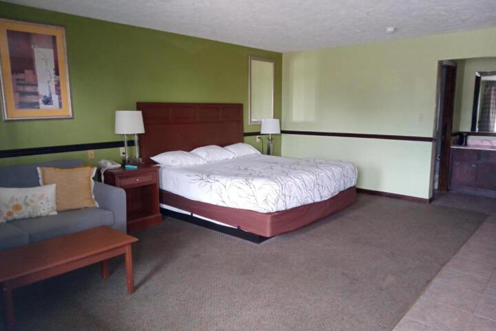 2 Queen Beds (6 of 7)