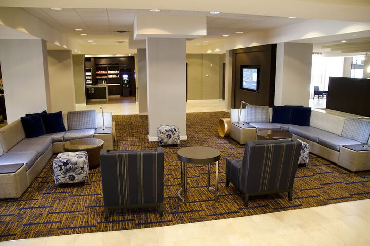 Lobby lounge