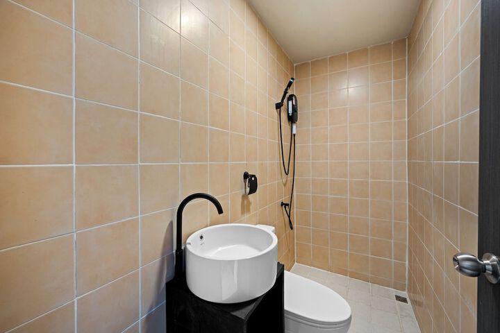 Room 16 of 29