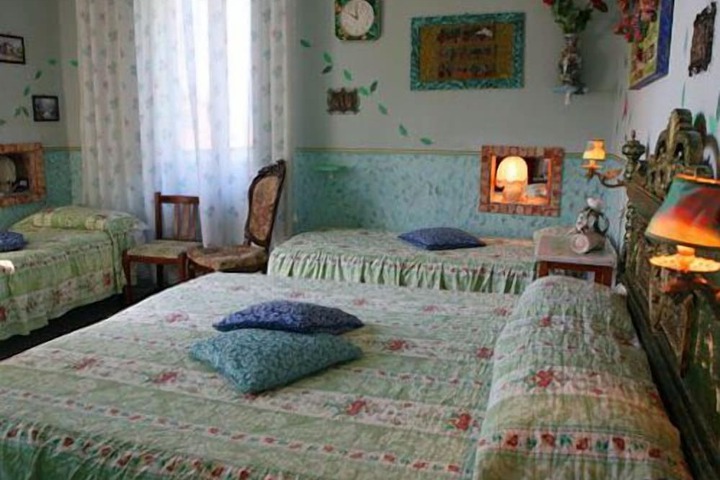 Room 6 of 32