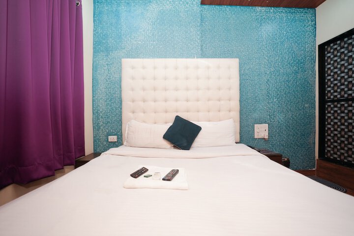 Room 7 of 38