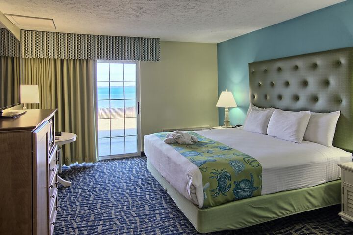 1 King Bed Petite Non Beach View (2 of 33)