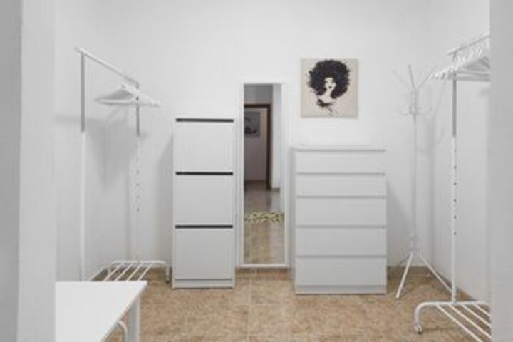 Room 13 of 27