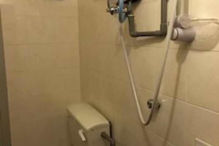 Room 4 of 11