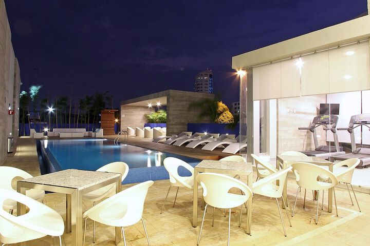 Hotel Pool