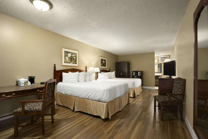 Room 3 of 25
