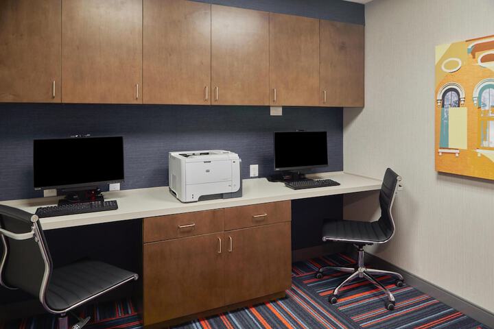 Business Center 73 of 76