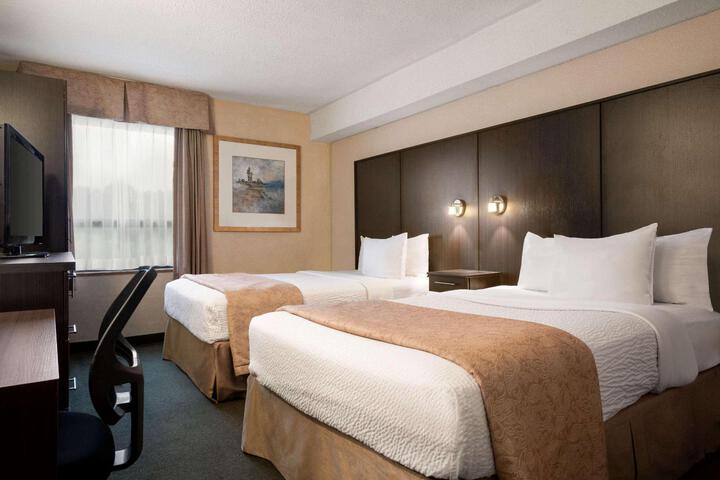 2 Double Beds (5 of 7)
