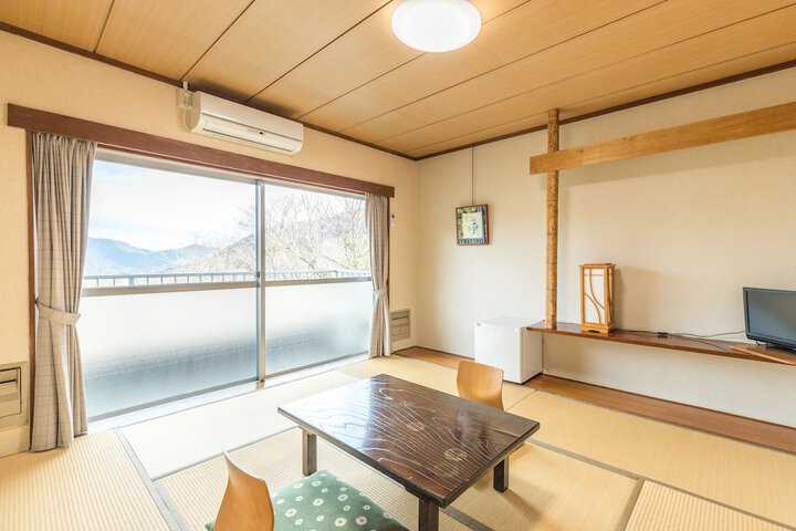 Room 12 of 48