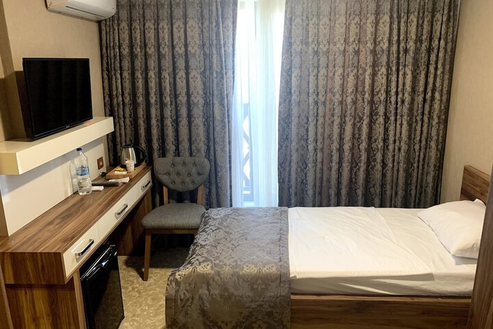 Room 17 of 32