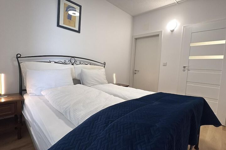 Room 10 of 27