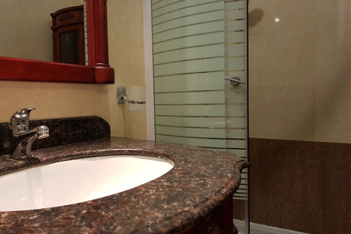 Room 42 of 60
