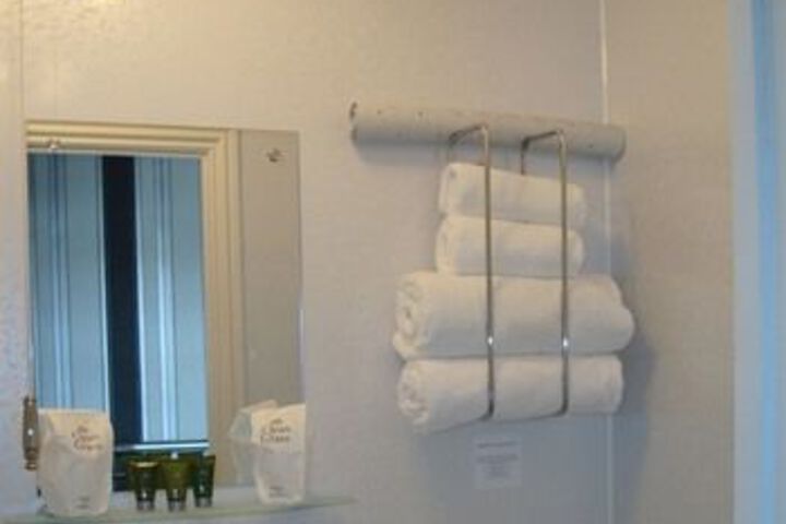 Room 4 of 32