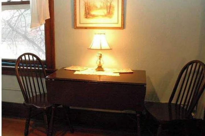 Room 10 of 28
