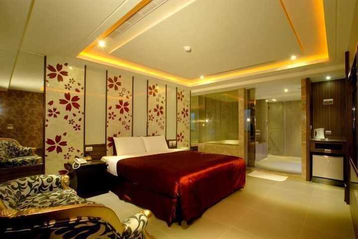 Room 26 of 107