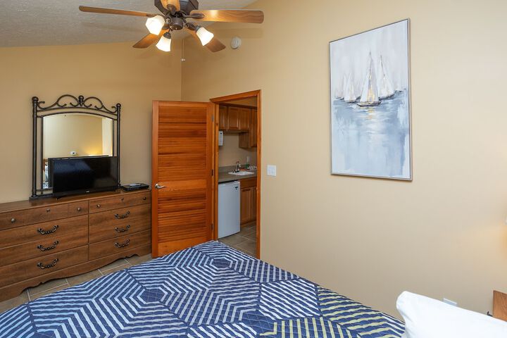 Room 6 of 130