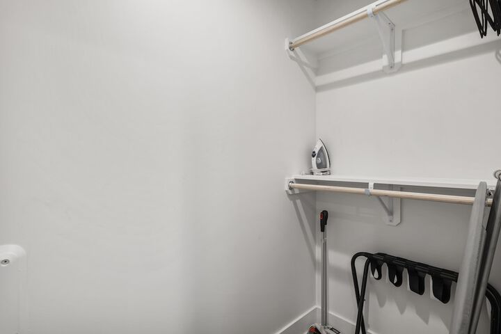 Room 77 of 860