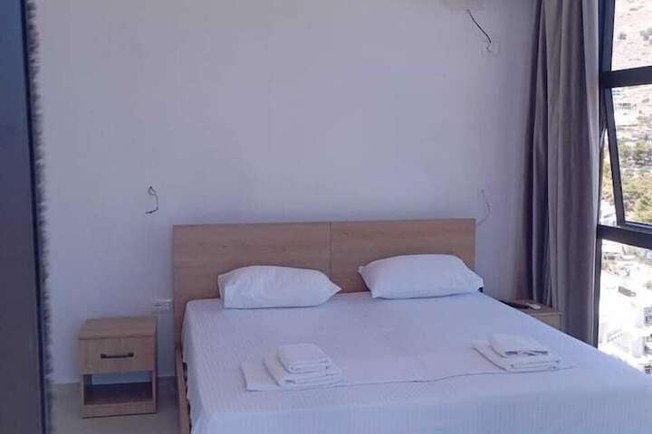 Room 14 of 38
