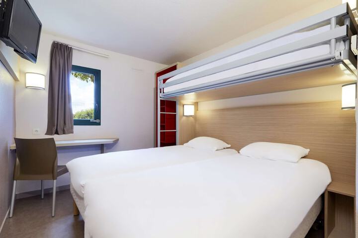 Room 14 of 28