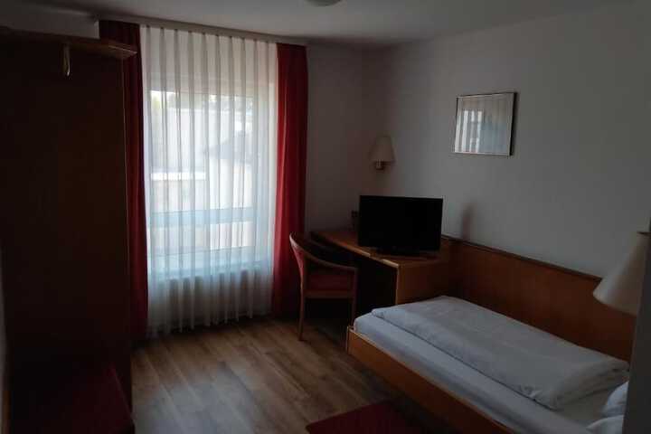 Room 9 of 17
