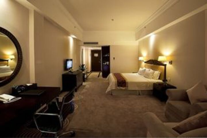 Room 11 of 50