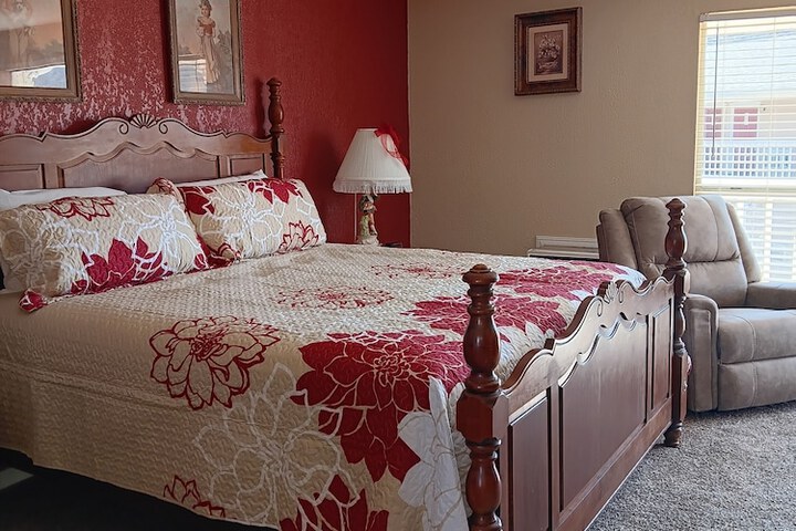 Room 7 of 24