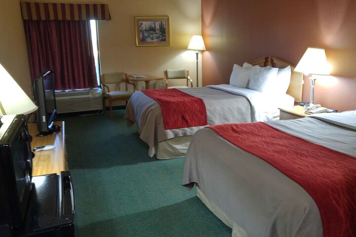 2 Queen Beds (10 of 10)