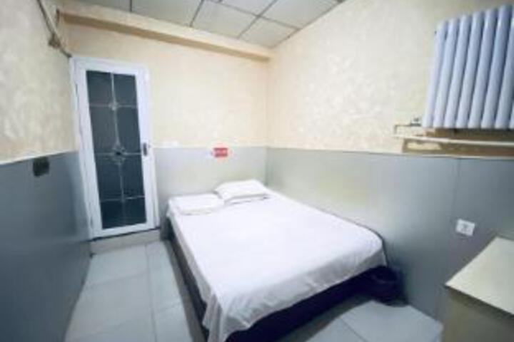 Room 6 of 7