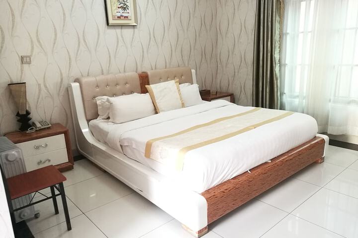 Room 6 of 38