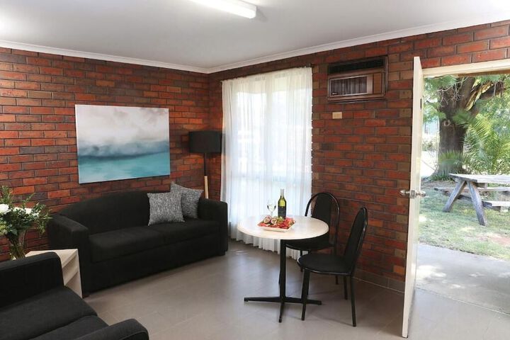 Room 5 of 16