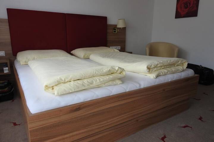 Room 8 of 33