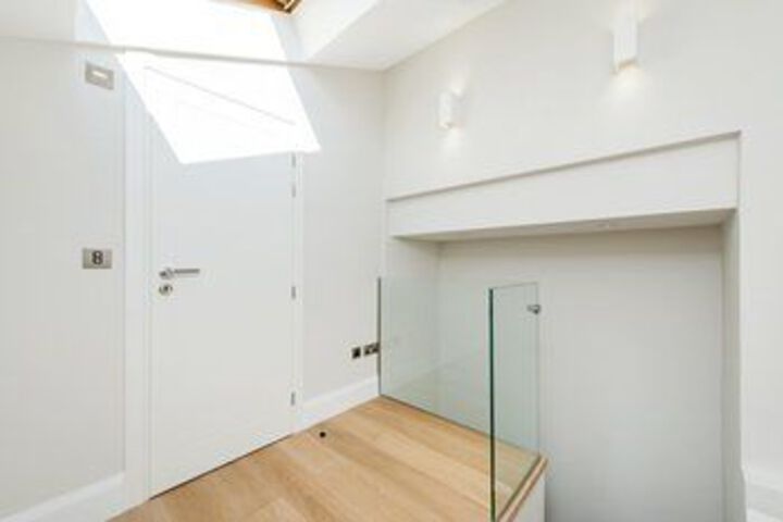 Room 7 of 10