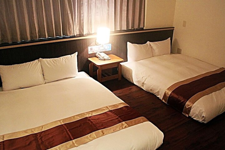 Room 5 of 8