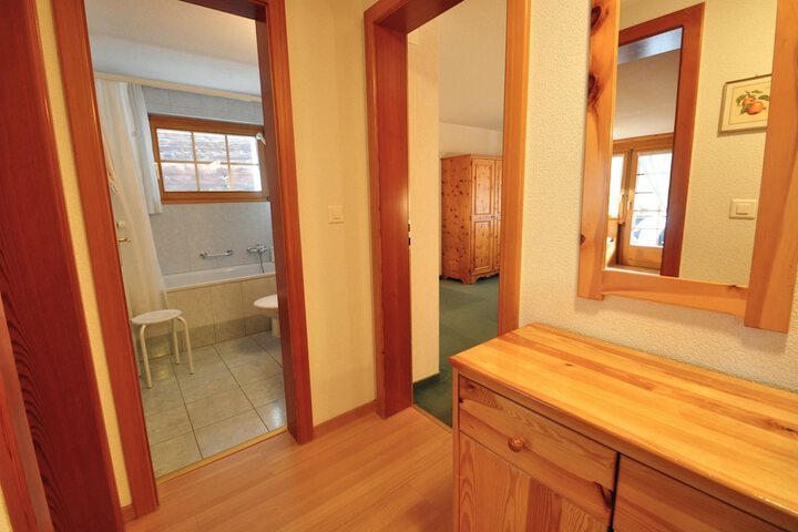 Room 5 of 166